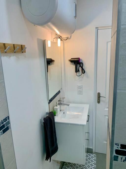 Agreable 2 Pieces A Pantin Apartment Bagian luar foto